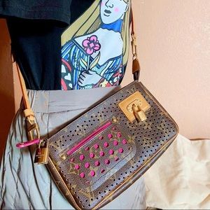 ❌S⭕️LDAuthentic Louis vuitton pouchette in MM size